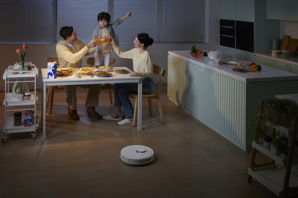 Robot hút bụ và lau nhà