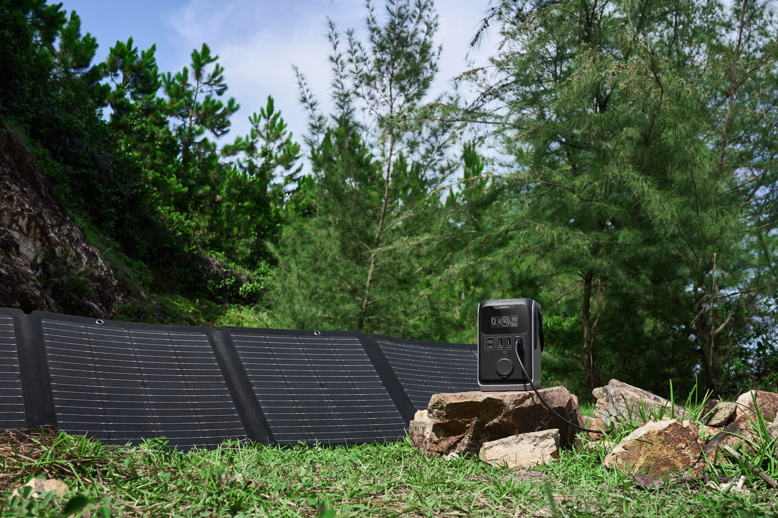 Sạc bằng tấm Solar trên TRAIL 300